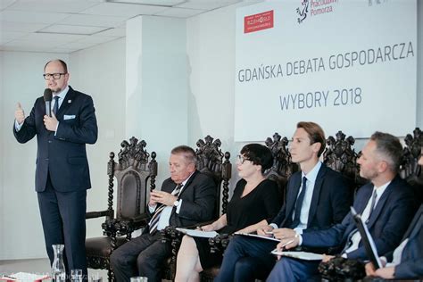 Pierwsza debata kandydatów na prezydenta Gdańska Adamowicz i Wałęsa