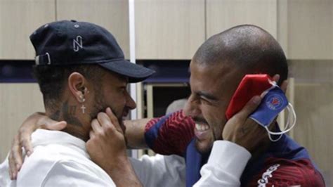 La Alegría De Neymar Al Reencontrarse Con Rafinha