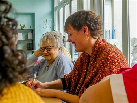 Tours les témoignages de 24 résidentes détablissements seniors