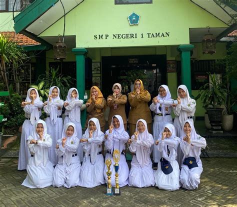 Pmr Smpn 1 Taman Raih Dua Piala Lompamar Xxii