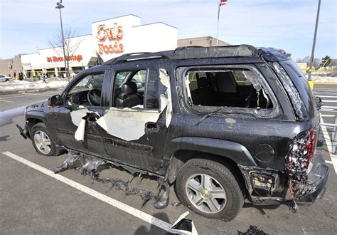 Gas explosion outside of a Cub Foods scorches an SUV and marquee 200 ...