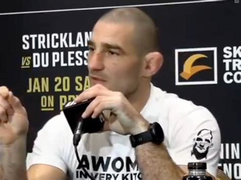 Sport Ufc Champion Setzt W Hrend Pressekonferenz Zu Lgbti Feindlicher