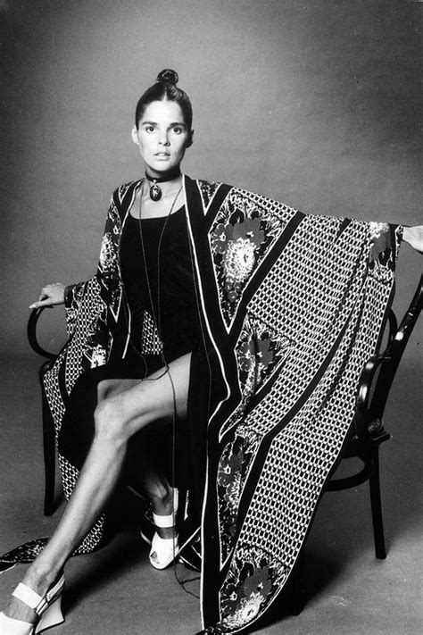 20 Beautiful Black And White Photos Of American Actress Ali Macgraw From