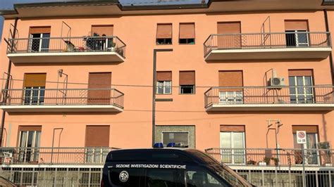 San Giorgio Su Legnano Spara Alla Compagna Con La Pistola Del Cognato