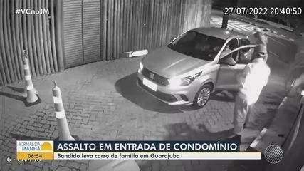 VÍDEO câmera flagra assalto a veículo no distrito turístico de