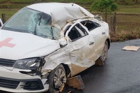 Acidente De Tr Nsito Envolve Dois Carros E Uma Carreta No Vale Do