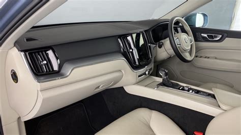 Volvo XC60 II D4 Momentum Automatic (Winter Pack, Blond Interior), Used ...