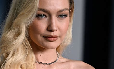 Gigi Hadid sensationnelle en bikini elle exhibe ses abdos ciselés Grazia