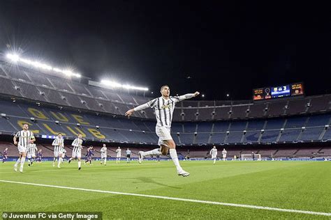 Barcelona 0 3 Juventus Ronaldo Comes Out On Top In Duel With Messi As