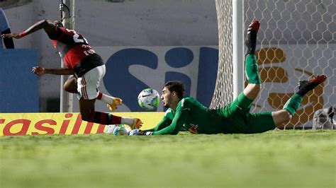 CLEITON GOLEIRO DO RED BULL BRAGANTINO SALVANDO CONTRA O FLAMENGO YouTube