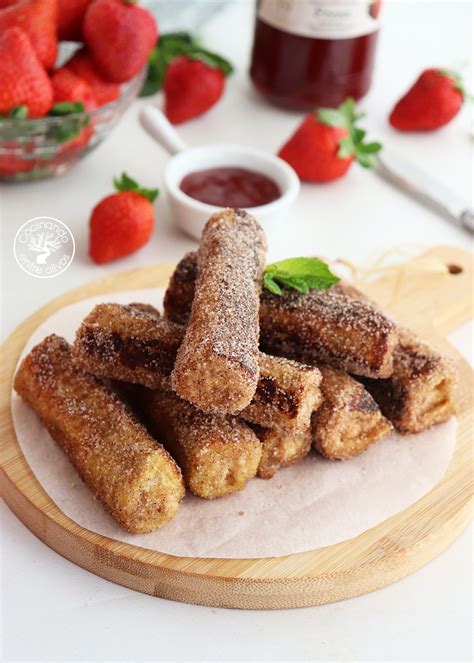 Rollitos De Pan De Molde Y Mermelada De Fresa Cocinando Entre Olivos