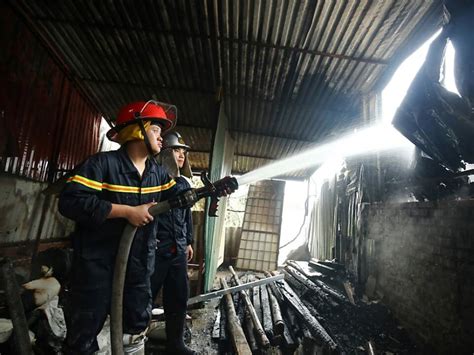 Mindestens F Nf Tote Bei Brand Auf Firmengel Nde In Hanoi Sn At