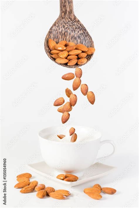 Stockfoto Med Beskrivningen Almond Milk Splash With Almond Falling On