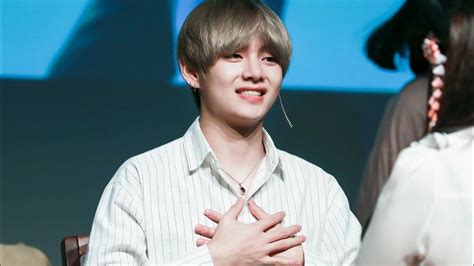 Bts Taehyung V Fansign Steal Heart Of Fan To Love He 171026 Youtube