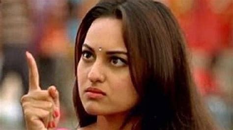 Sonakshi Sinha And Her Brothers Luv Kush Not Attend Shatrughan Poonam Anniversary Party Hindi