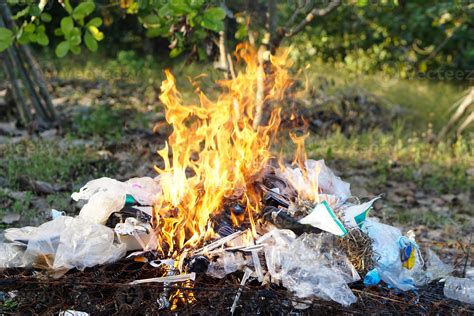 Fuego Quema Mont N De Basura Concepto Incineraci N De Residuos