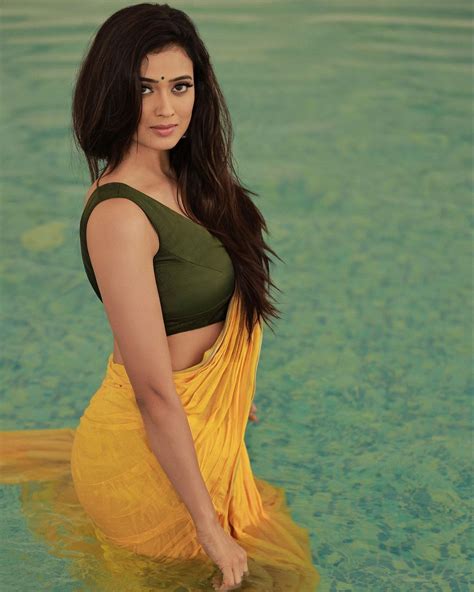 Shweta Tiwari Turns Up The Heat In A Gorgeous Saree Fans Declare Her A