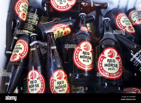 Red horse beer hi-res stock photography and images - Alamy