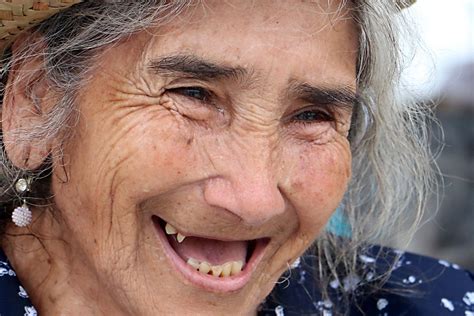 Adultos Mayores Tercera Edad Mujer Sonriente Agencia Ip