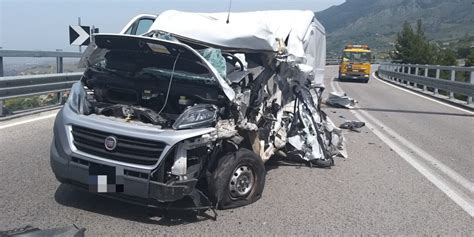 Incidente Sulla Palermo Sciacca Scontro Tra Due Furgoni Un Ferito