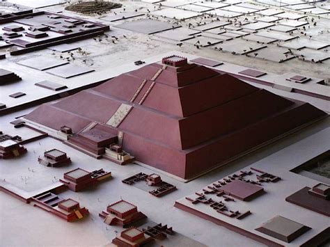 Model Of Teotihuac N City Showing The Pyramid Of The Sun In Teotihuacan