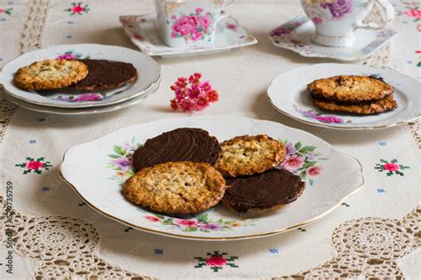 Pastas de almendra y chocolate típicas en Asturias España Moscovitas