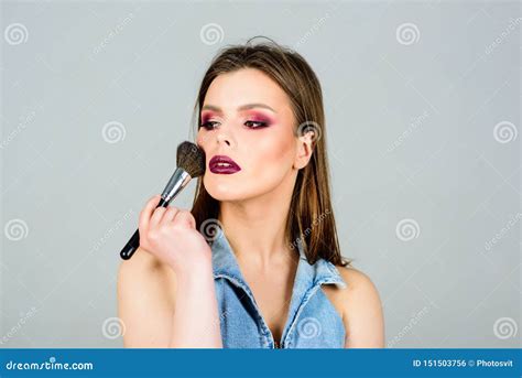 Makeup Artist Concept Girl Apply Powder Eye Shadows Hiding