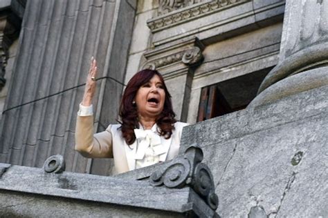 Luego De Su Descargo Cristina Kirchner Salió Al Balcón