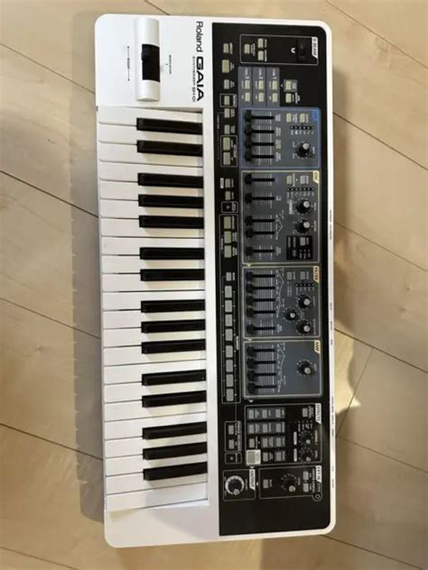 PRUEBA DE SINTETIZADOR analógico virtual Roland Gaia SH 01 completada