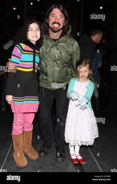 Dave Grohl takes his daughters backstage to met cast members of the ...