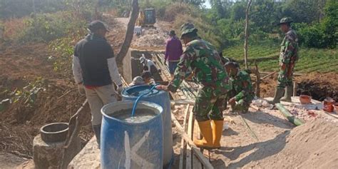 Rangka Besi Cor Jembatan Di Desa Ngampel Mulai Dipasang Kodim Blora