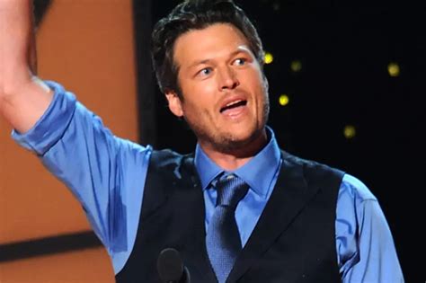 Blake Shelton Dedicates Wins to Dad at 2011 American Country Awards