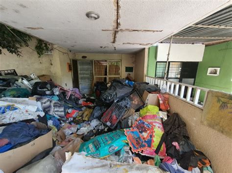 Desalojan 40 Toneladas De Basura Acumulada En Una Casa De Gdl