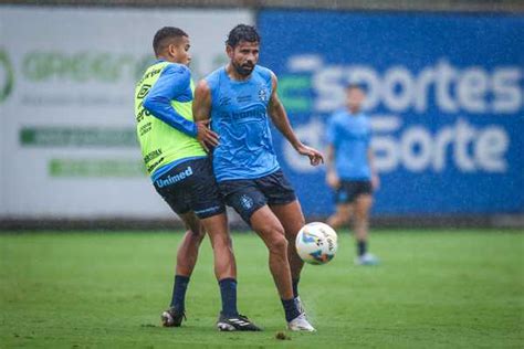 Renato revela tempo pedido por Diego Costa para estrear pelo Grêmio e