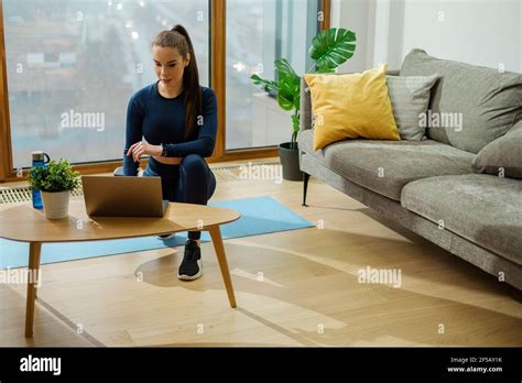 Slim Brunette Hi Res Stock Photography And Images Alamy