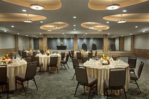 Hilton Toronto Airport Hotel and Suites - Venue - Mississauga- Weddinghero.ca