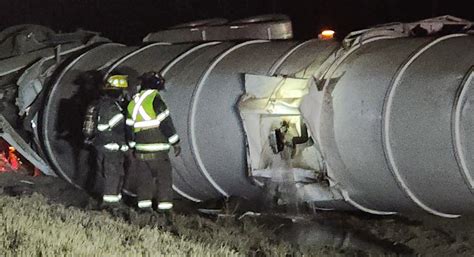 Conductor de pipa muere tras volcadura en carretera Saltillo Torreón