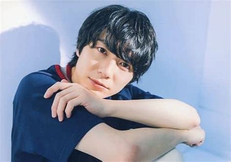 駿河屋 和田琢磨横型・バストアップ「wada Takuma Calendar 2022 発売記念お渡し会」ランダムブロマイド（男性生写真）