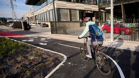 Pamplona Estrena Un Nuevo Carril Bici Y Un Paso Peatonal Que Le Une A