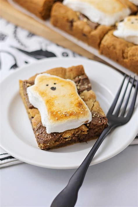 Spooky Smores Cookie Bars The Baker Upstairs