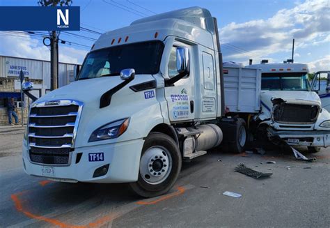 Aparatoso choque de trailers se registra en la Umán Mérida