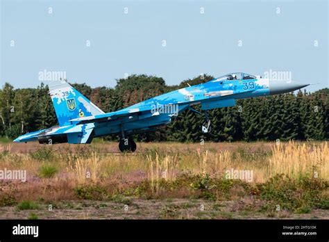 Ukraine Air Force Sukhoi Su Fotos Und Bildmaterial In Hoher