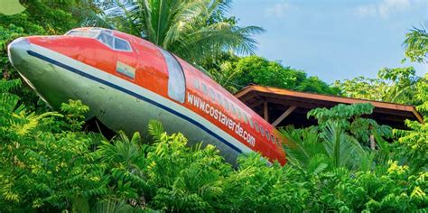 This Airplane Hotel in Costa Rica Is Suspended Above the Jungle, and the Views Are Incredible