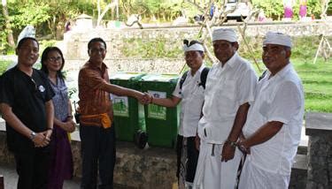 Asita Care Berbagi Tong Sampah Di Uluwatu News Detail ASITA Bali