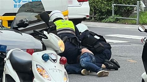 新／新北路口4聲槍響 警帶回1男1女偵辦｜東森新聞：新聞在哪 東森就在哪裡