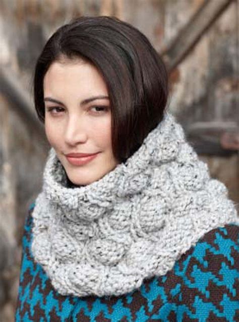 Pod Stitch Cowl In Lion Brand Wool Ease Thick Quick L