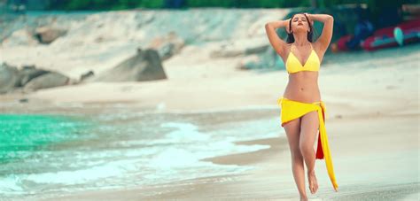 Alia Bhatt Yellow Bikini In Student Of The Year Indian Bikini