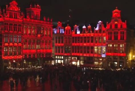 Natale A Bruxelles Spettacolari Suoni E Luci Sulla Grand Place