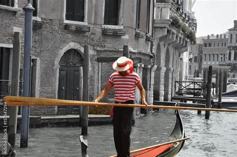 Gondoliere In Venedig Stock Foto Adobe Stock