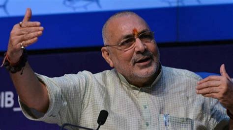 Was Giriraj Singh buying votes or gold? AAP claim that BJP bribed Delhi ...